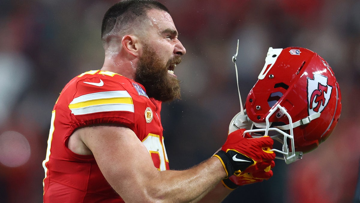 Chiefs Travis Kelce Belts Out Viva Las Vegas After Super Bowl Win